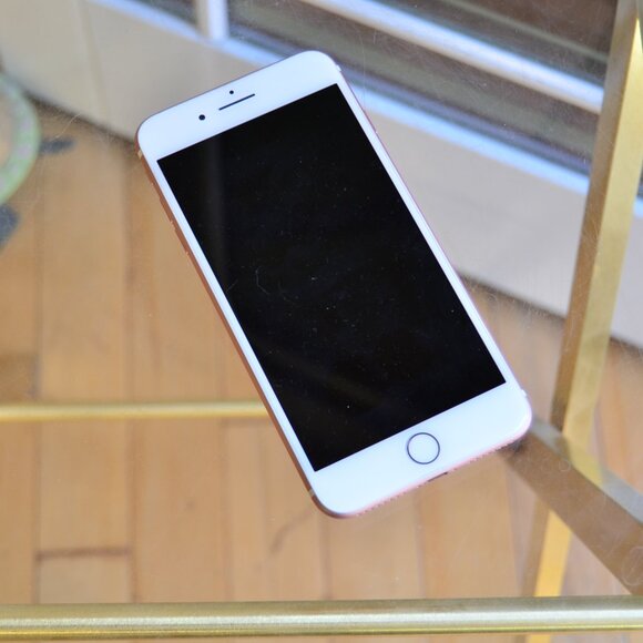 Iphone 7+ For parts only - Picture 1 of 12